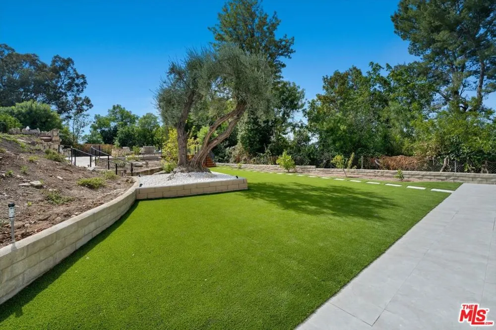 4847 Brewster Drive Tarzana, CA 91356