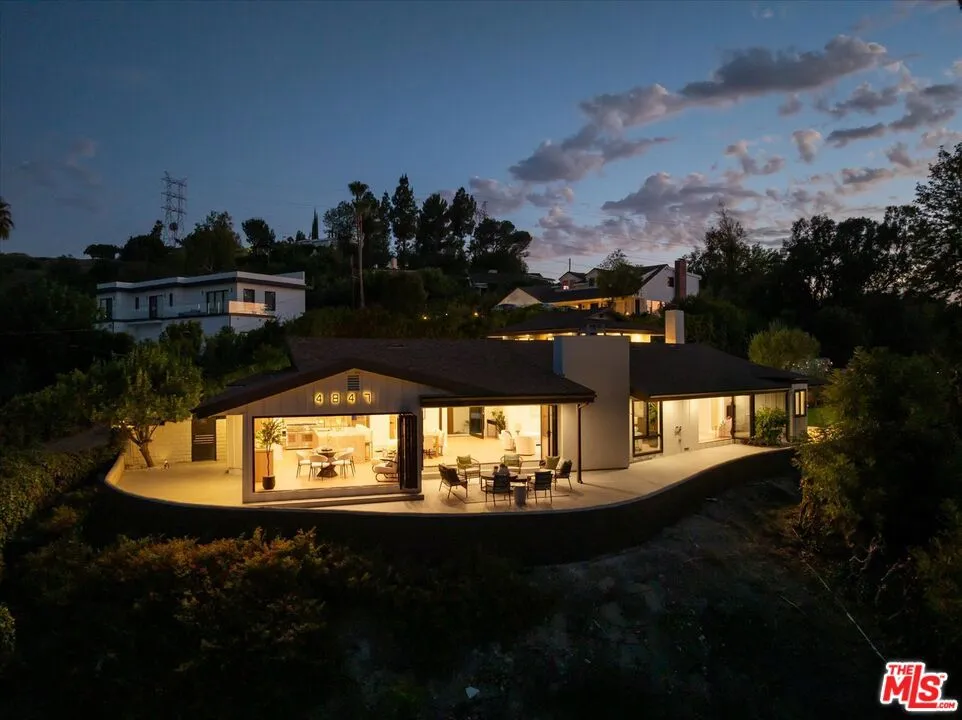 4847 Brewster Drive Tarzana, CA 91356