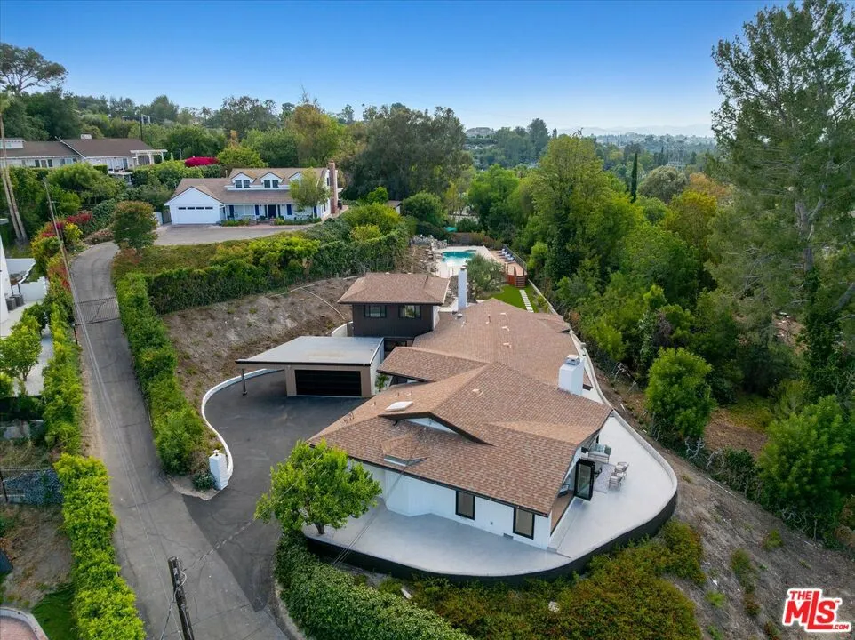 4847 Brewster Drive Tarzana, CA 91356