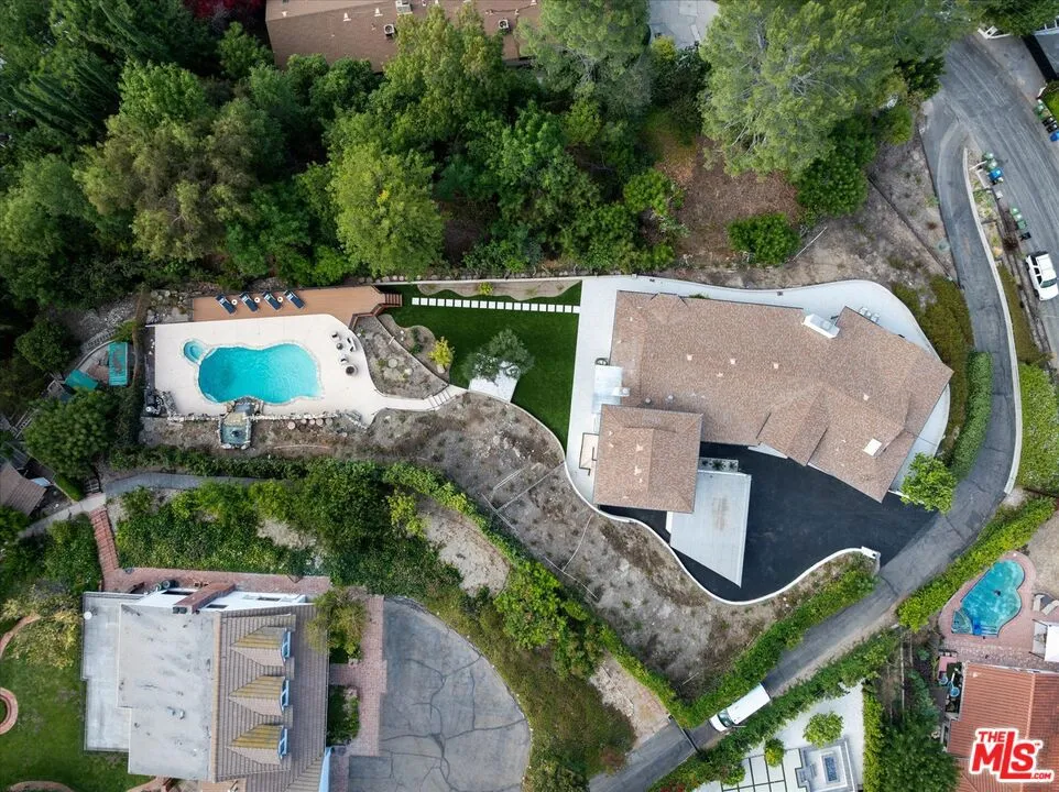 4847 Brewster Drive Tarzana, CA 91356