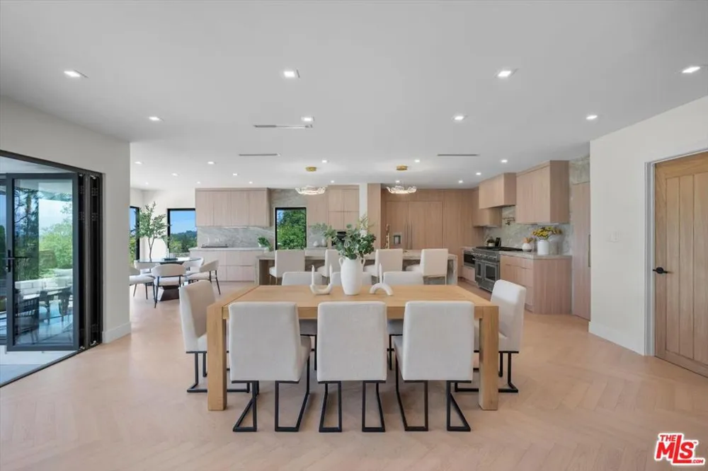 4847 Brewster Drive Tarzana, CA 91356