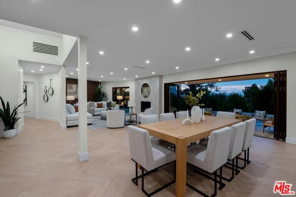 4847 Brewster Drive Tarzana, CA 91356