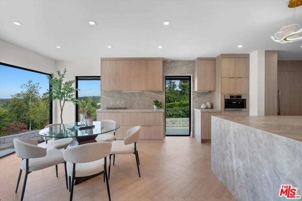 4847 Brewster Drive Tarzana, CA 91356