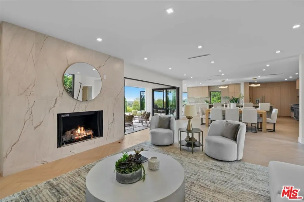 4847 Brewster Drive Tarzana, CA 91356