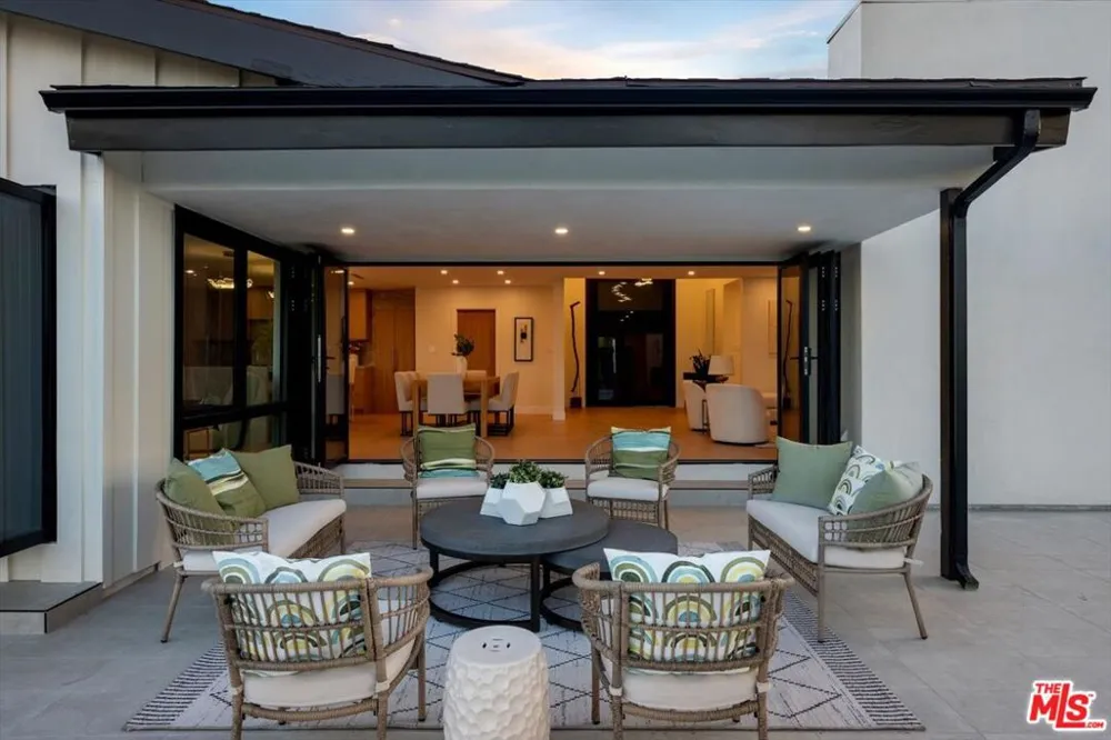 4847 Brewster Drive Tarzana, CA 91356