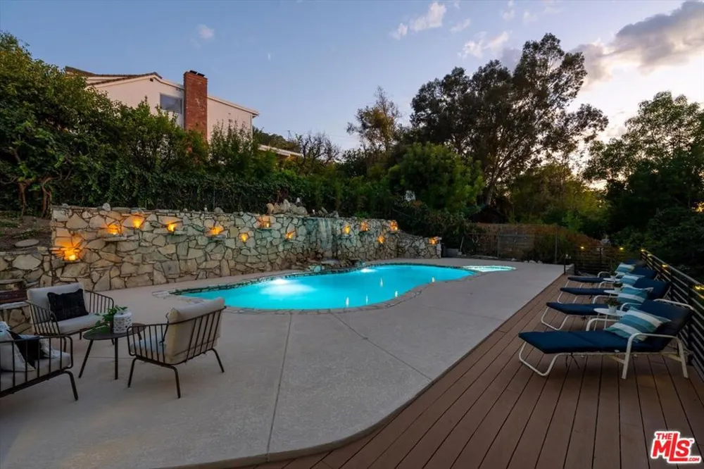 4847 Brewster Drive Tarzana, CA 91356