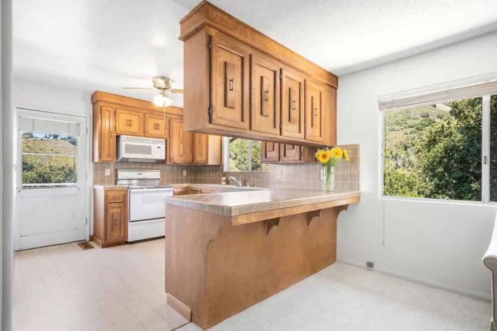471 Country Club Drive Carmel Valley, CA 93924