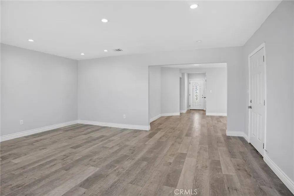 512 Lazard San Fernando, CA 91340