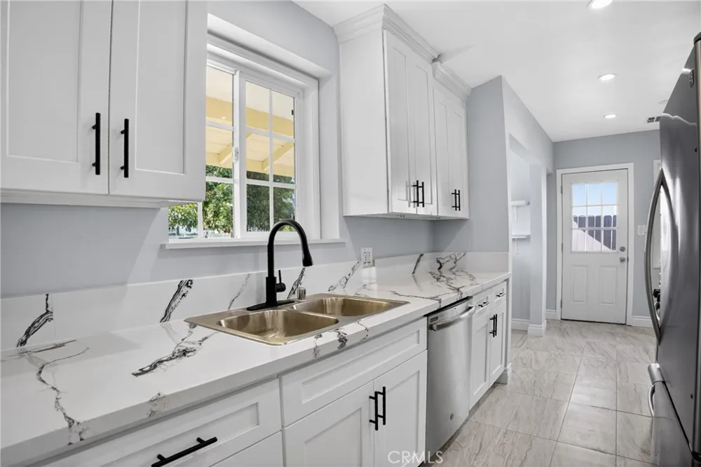 512 Lazard San Fernando, CA 91340