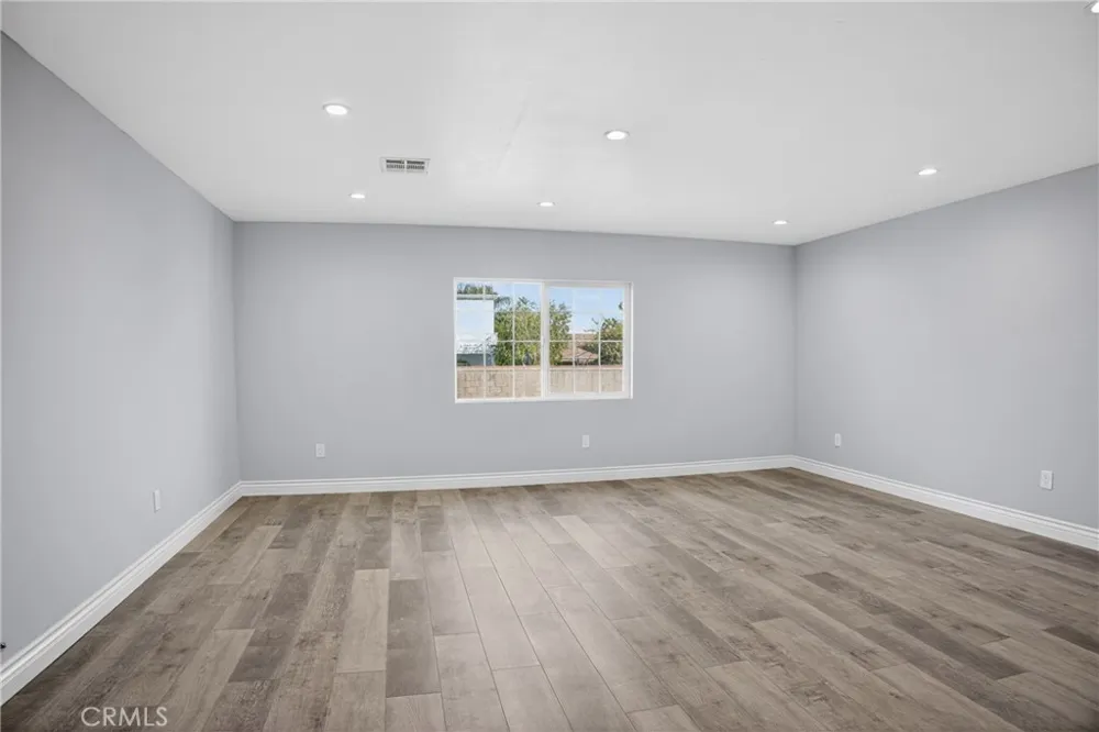 512 Lazard San Fernando, CA 91340