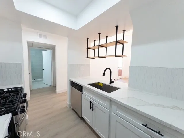 12601 Van Nuys #209 Pacoima, CA 91331