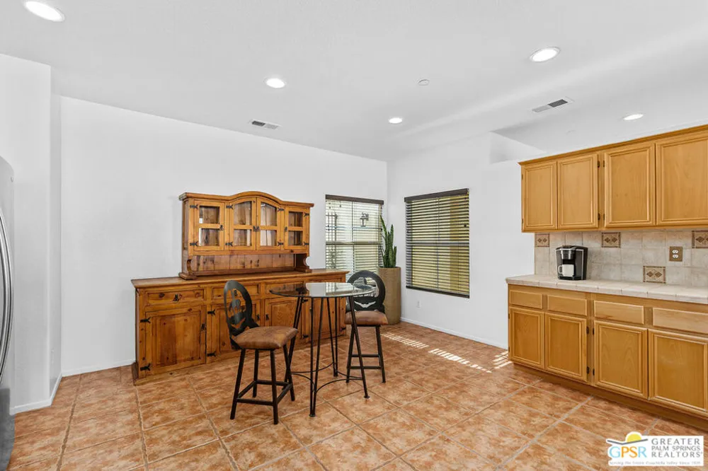 874 Summit Drive Palm Springs, CA 92262
