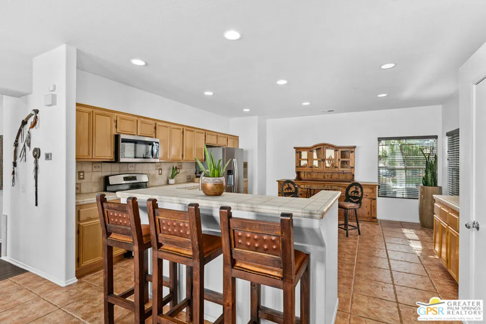 874 Summit Drive Palm Springs, CA 92262
