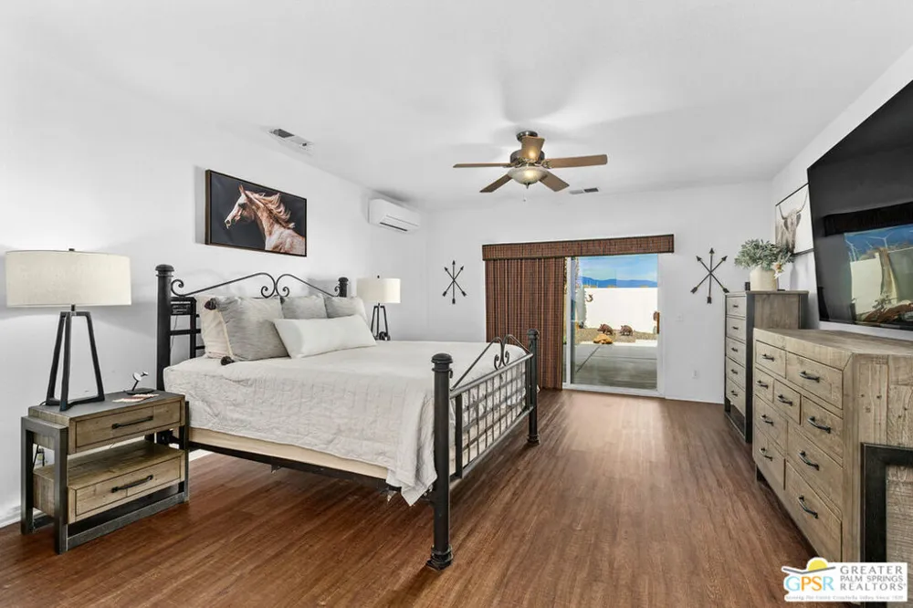 874 Summit Drive Palm Springs, CA 92262