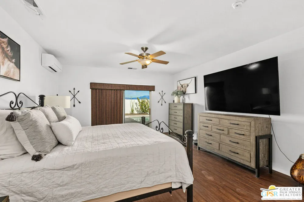 874 Summit Drive Palm Springs, CA 92262