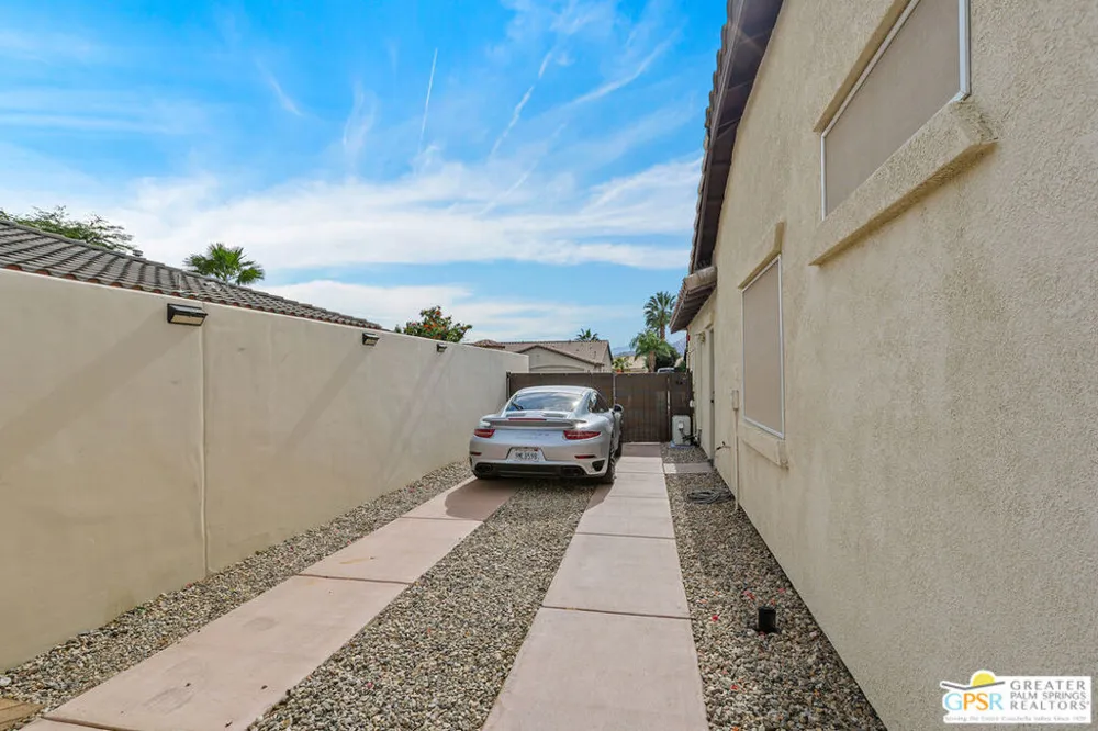 874 Summit Drive Palm Springs, CA 92262