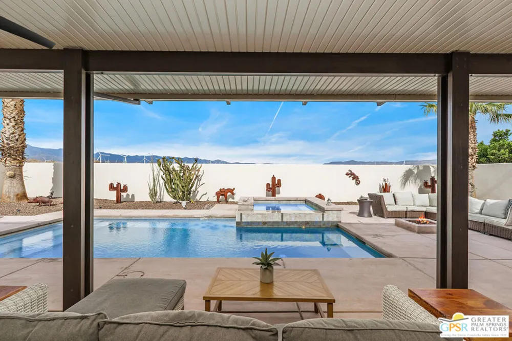 874 Summit Drive Palm Springs, CA 92262