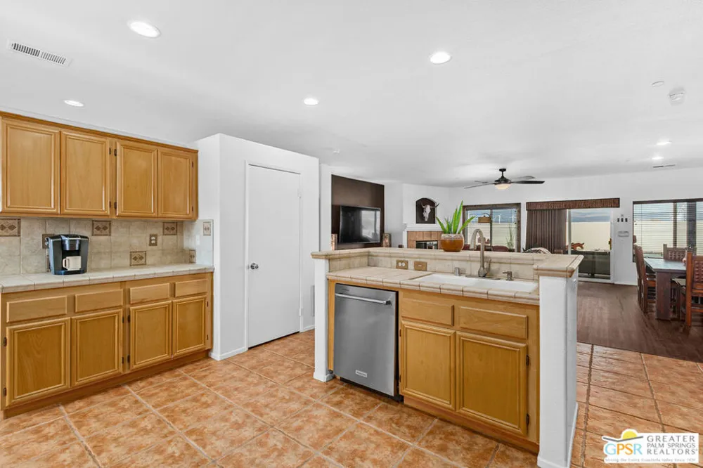 874 Summit Drive Palm Springs, CA 92262