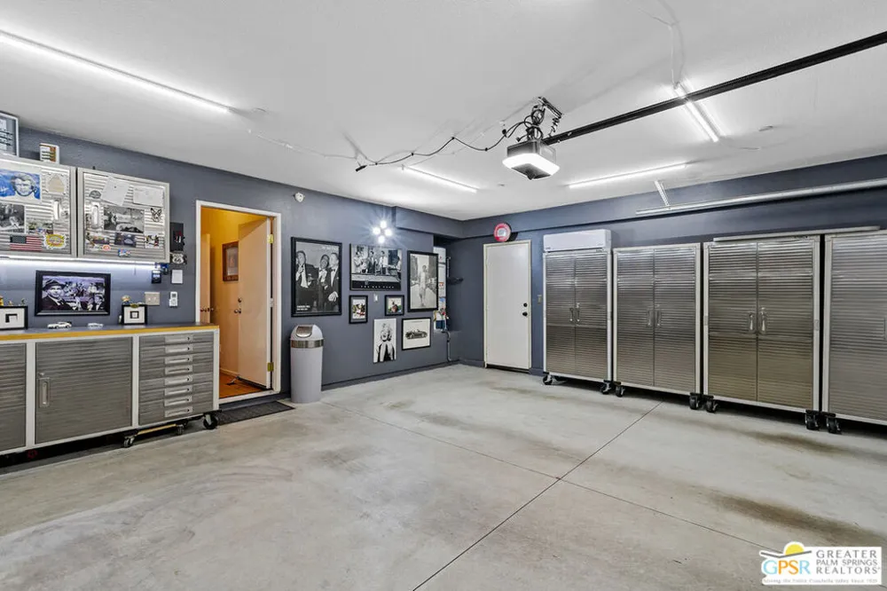 874 Summit Drive Palm Springs, CA 92262