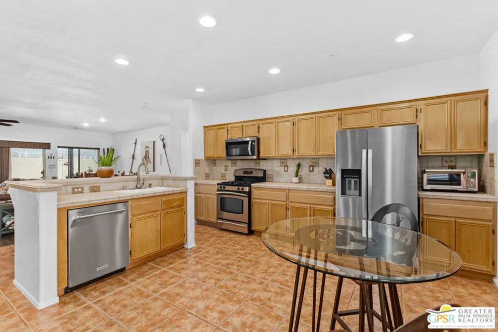 874 Summit Drive Palm Springs, CA 92262