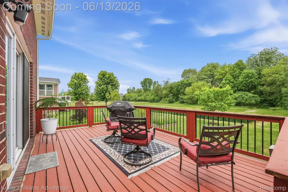23740 Stoneleigh Drive Lyon Charter Township, MI 48178