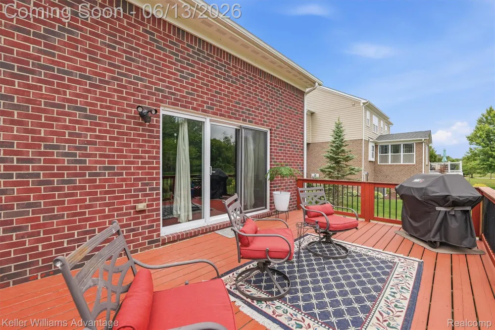 23740 Stoneleigh Drive Lyon Charter Township, MI 48178
