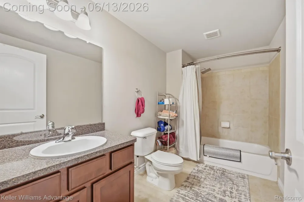 23740 Stoneleigh Drive Lyon Charter Township, MI 48178