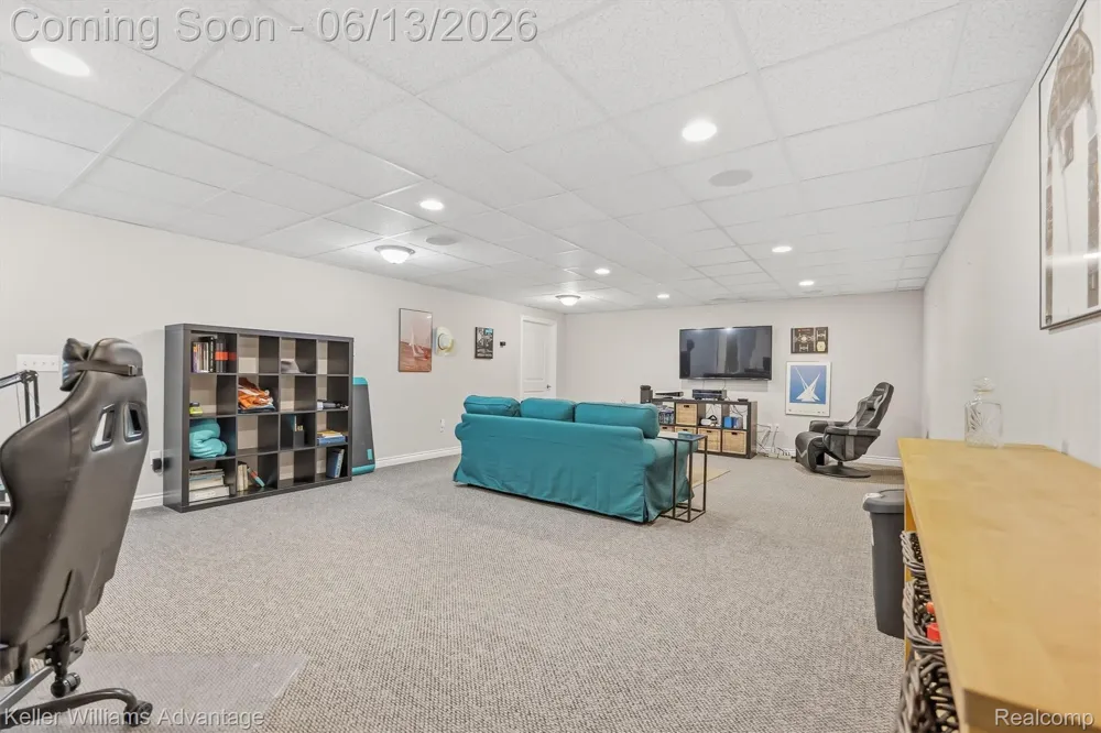 23740 Stoneleigh Drive Lyon Charter Township, MI 48178