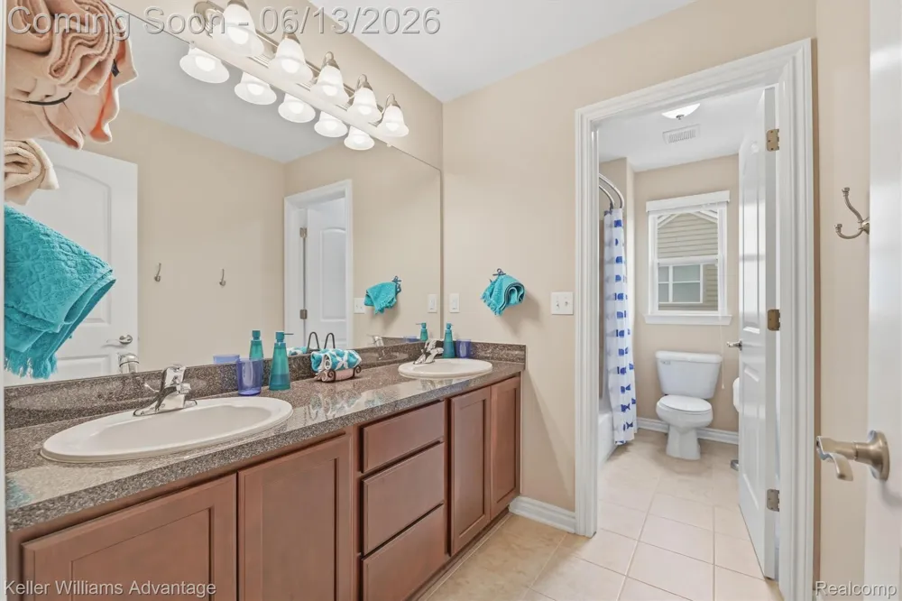 23740 Stoneleigh Drive Lyon Charter Township, MI 48178