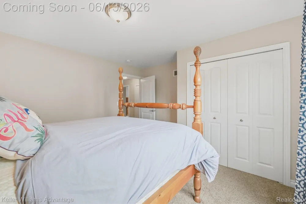 23740 Stoneleigh Drive Lyon Charter Township, MI 48178