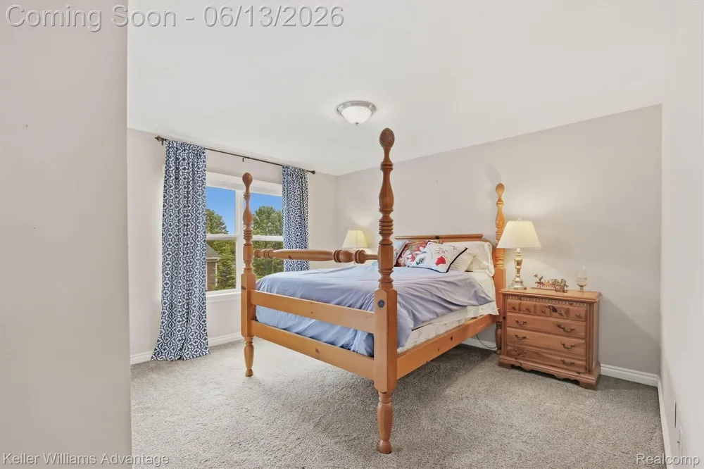 23740 Stoneleigh Drive Lyon Charter Township, MI 48178