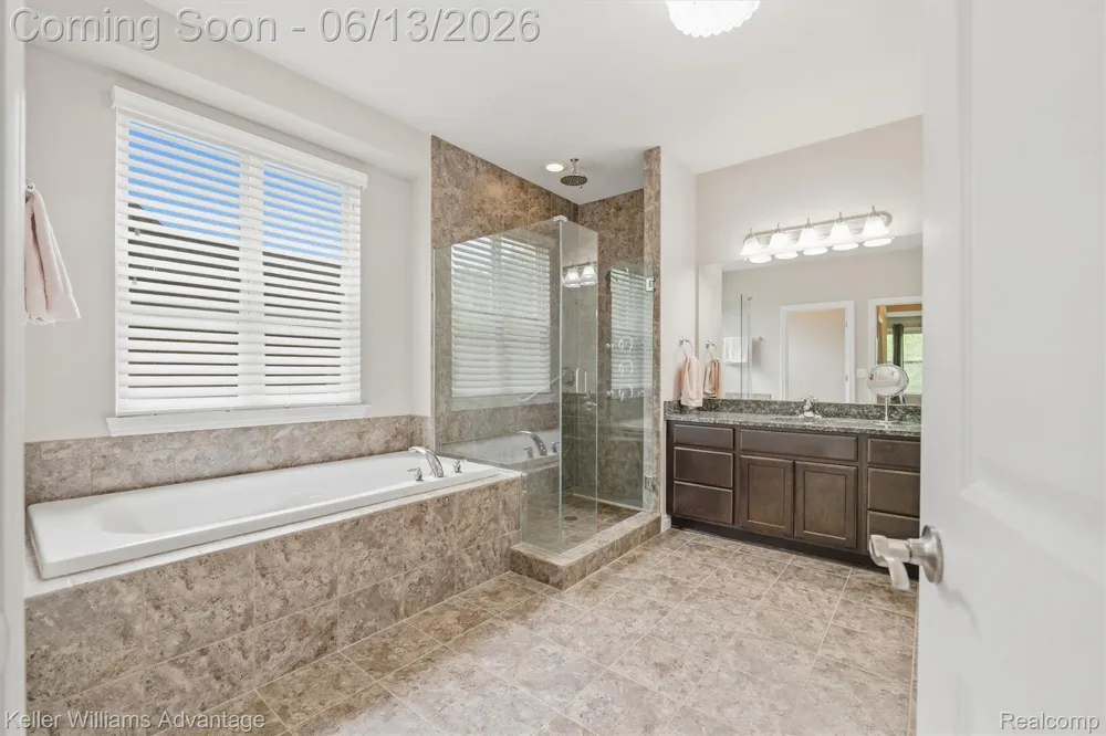 23740 Stoneleigh Drive Lyon Charter Township, MI 48178