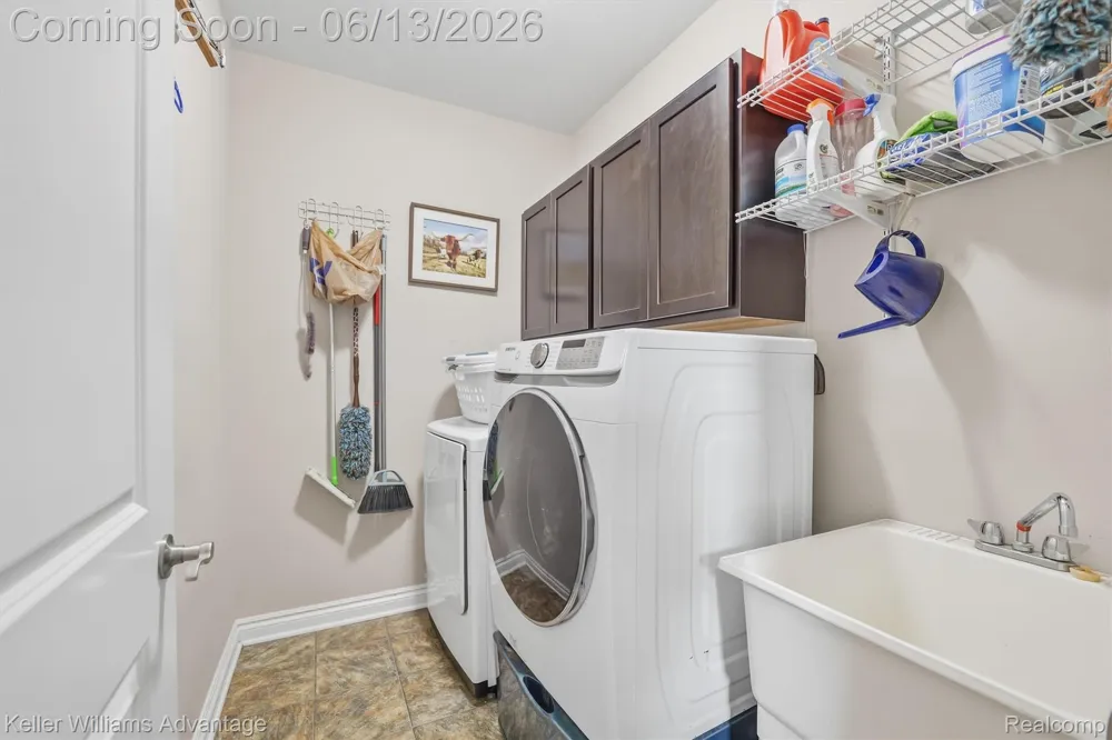 23740 Stoneleigh Drive Lyon Charter Township, MI 48178