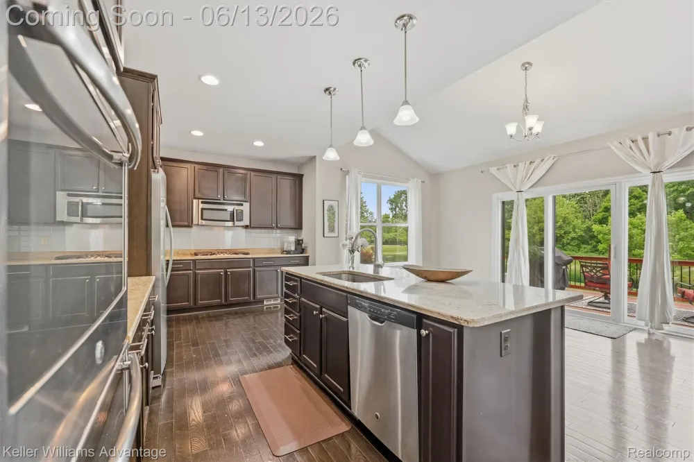 23740 Stoneleigh Drive Lyon Charter Township, MI 48178