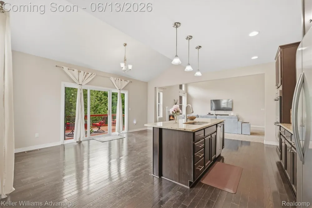 23740 Stoneleigh Drive Lyon Charter Township, MI 48178