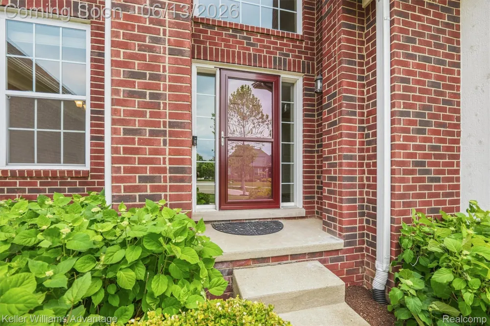23740 Stoneleigh Drive Lyon Charter Township, MI 48178