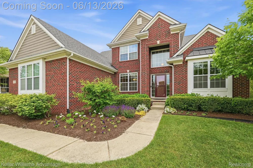 23740 Stoneleigh Drive Lyon Charter Township, MI 48178