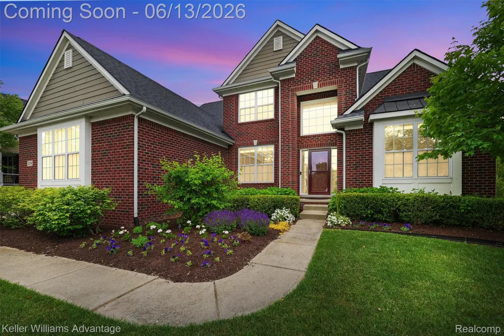 23740 Stoneleigh Drive Lyon Charter Township, MI 48178