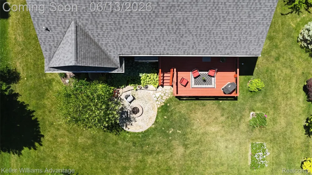 23740 Stoneleigh Drive Lyon Charter Township, MI 48178