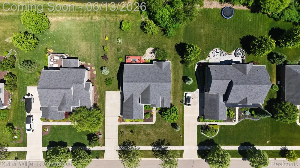 23740 Stoneleigh Drive Lyon Charter Township, MI 48178