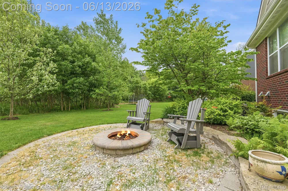 23740 Stoneleigh Drive Lyon Charter Township, MI 48178