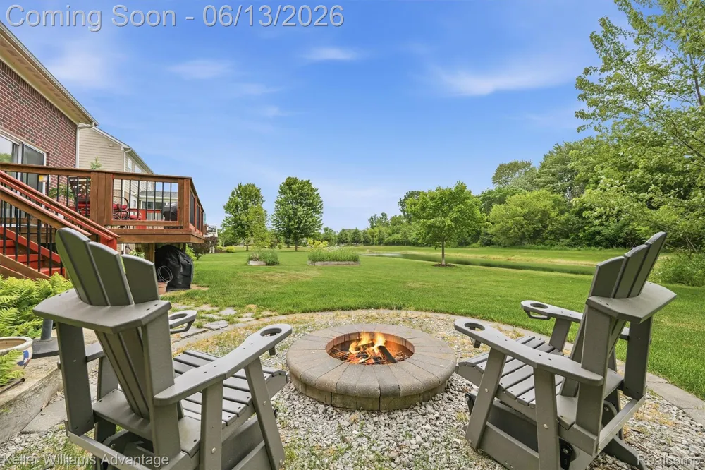 23740 Stoneleigh Drive Lyon Charter Township, MI 48178