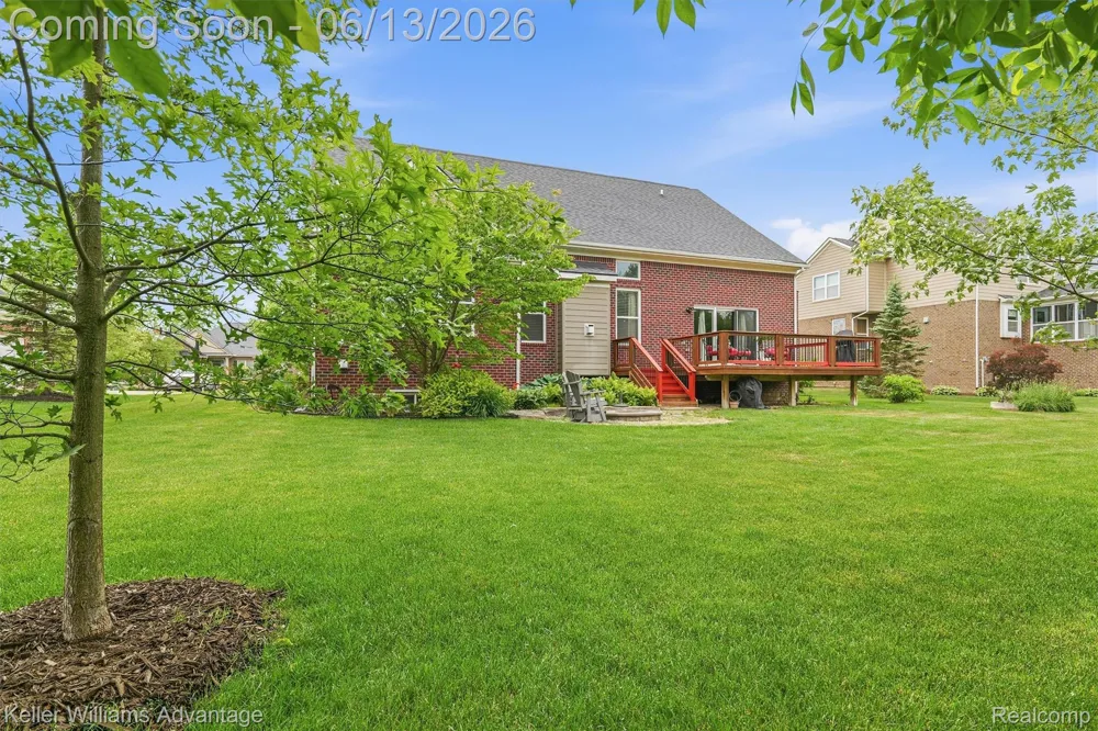 23740 Stoneleigh Drive Lyon Charter Township, MI 48178