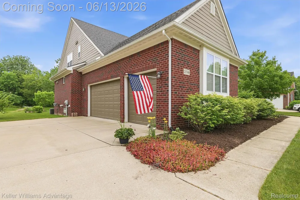 23740 Stoneleigh Drive Lyon Charter Township, MI 48178