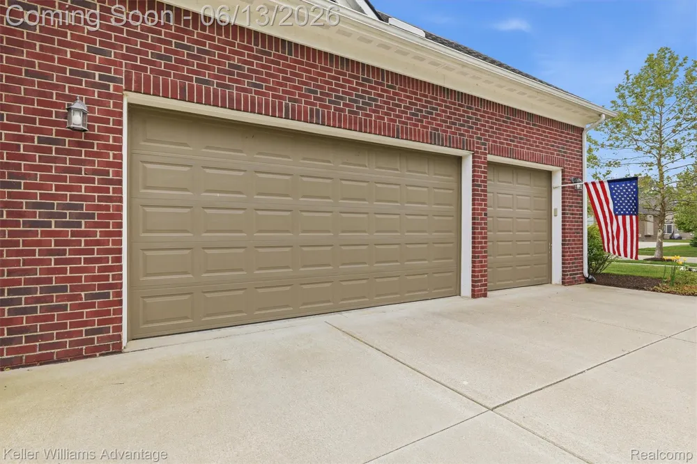 23740 Stoneleigh Drive Lyon Charter Township, MI 48178