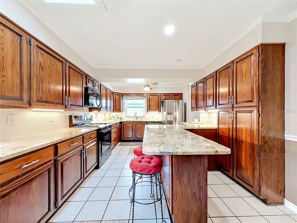 5020 THE OAKS CIRCLE Orlando, FL 32809