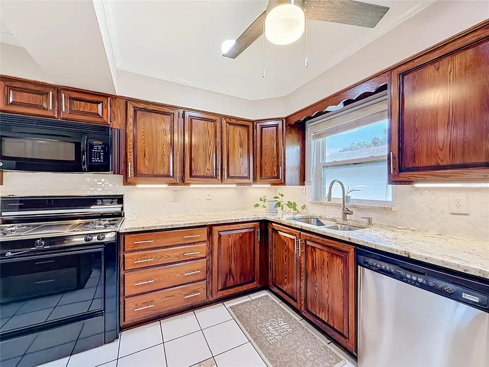 5020 THE OAKS CIRCLE Orlando, FL 32809
