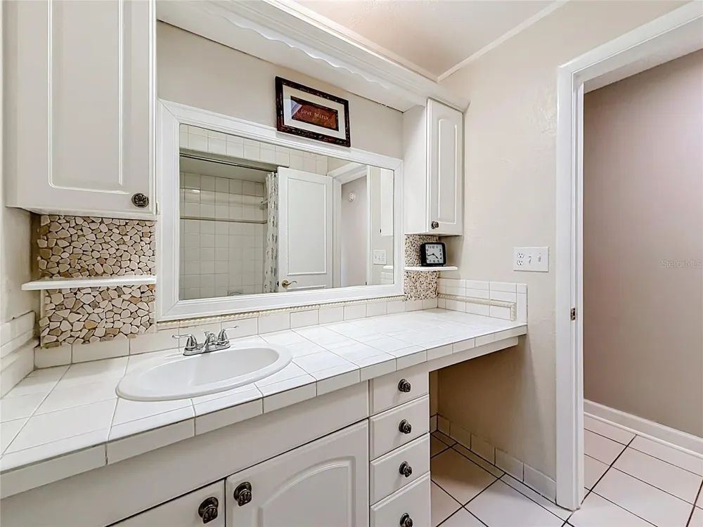 5020 THE OAKS CIRCLE Orlando, FL 32809