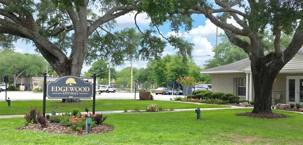 5020 THE OAKS CIRCLE Orlando, FL 32809