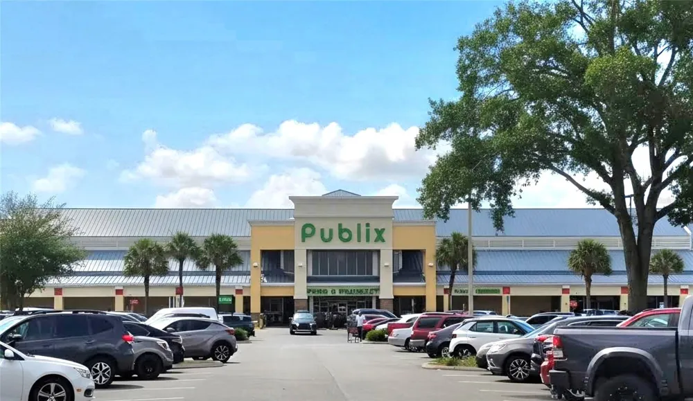 5020 THE OAKS CIRCLE Orlando, FL 32809
